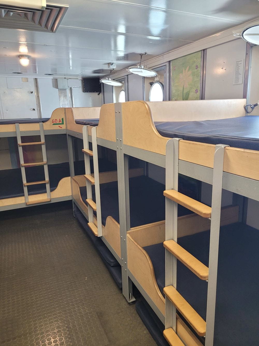 Doppelbetten in einem Raum auf einem Schiff (Quelle: Katrin Weidemann)
